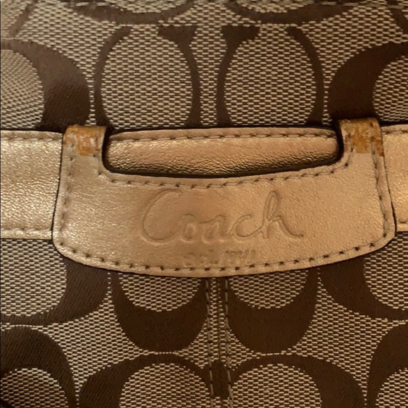 Gold signature collection Coach bag - Picture 3 of 3